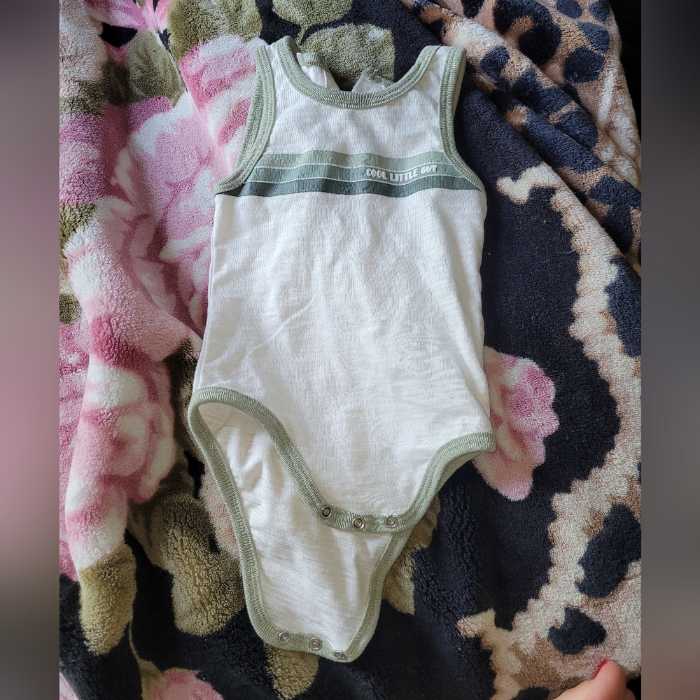 Baby clothing bundle lot 6-9 months